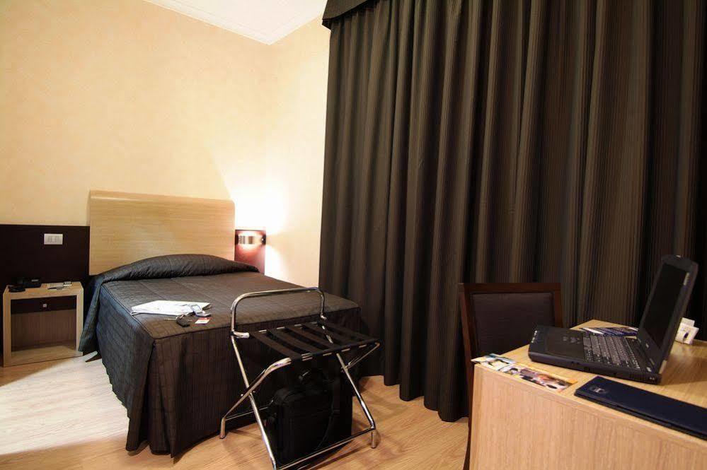 Eh Suites Rome Airport Euro House Hotels Fiumicino Exterior foto
